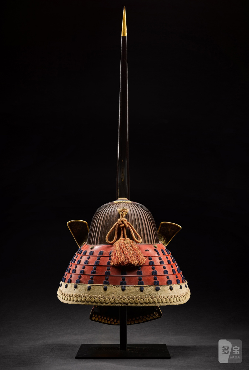 A suji-bachi [helmet with raised ridges] and an en-suite mempo [face mask] with a spectacular maedate [ornamental crest], the helmet bowl signed Joshu ju Saotome Ienori (Saotome Ienori, a resident of Hitachi Province), Japan, 18th century - 图4